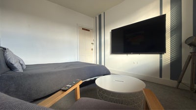 Spacious Furnished Double/King Size Room Main Photo