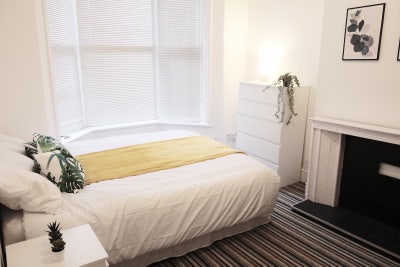 50% Off🔥City Center  Double Room ⭐ All Bills inc  Main Photo