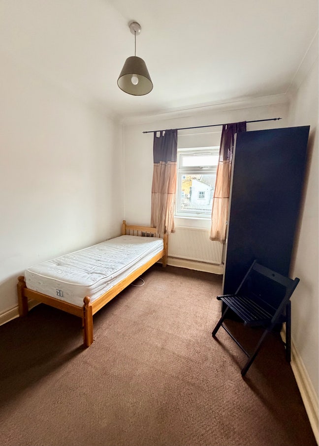 Bright Double Room in Prime E17 Location Main Photo