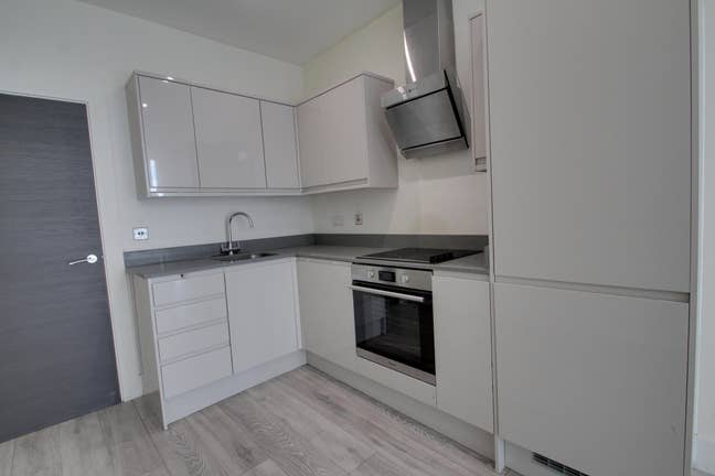 1 Bedroom Flat to rent in Slough Main Photo