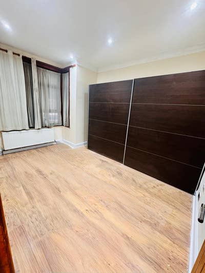 Lovely 3 Bed Flat in Manor Park E12 Main Photo