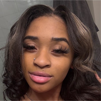 Professional Female seeks a single or double room Main Photo