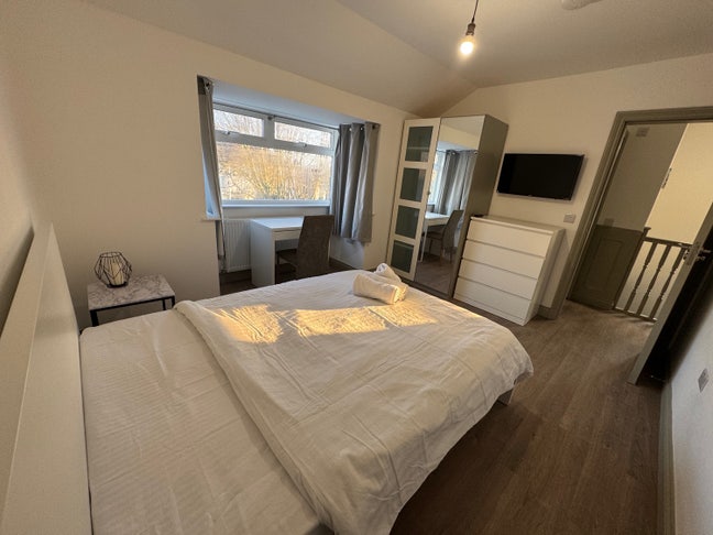 Double Room available now in a brand new house Main Photo