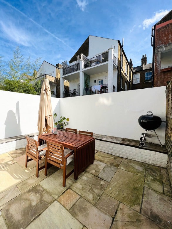 Double bedroom with en-suite bathroom in Battersea Main Photo