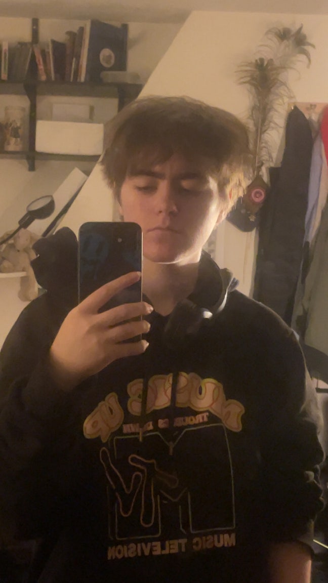 Quiet roommate looking for a place Main Photo