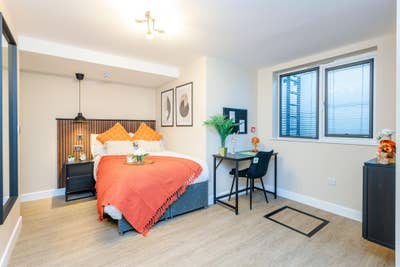 Incredible Ensuite Room 🍍 All bills included Main Photo