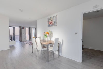 Lerge Double Room to Rent | Custon House/ Royal Dk Main Photo