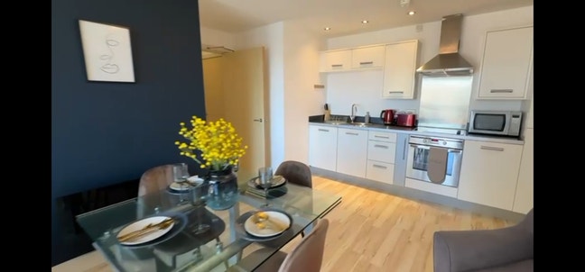 Fifth floor Castlefield 2-bed apartment with parki Main Photo