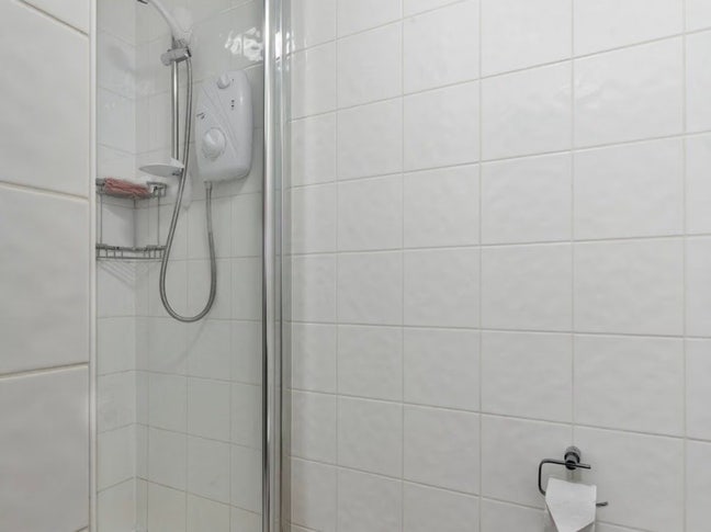 Available 1 bed room ensuit  Main Photo