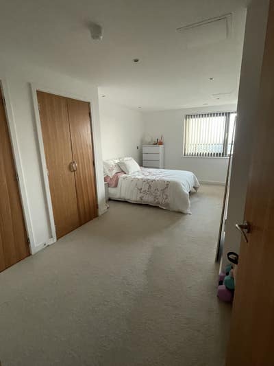 Great large room to room in Ealing Main Photo