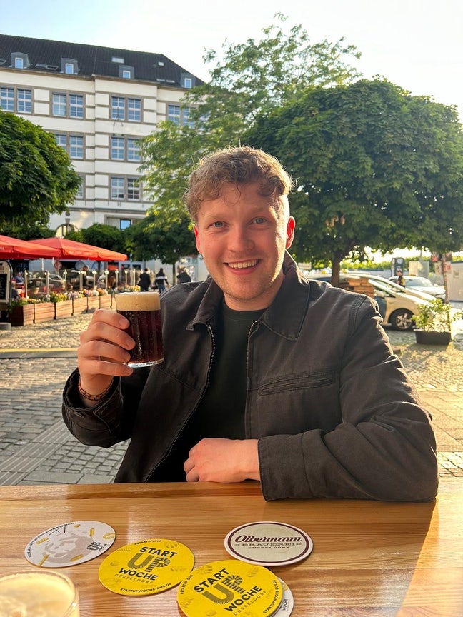 Professional Male seeks a double room Main Photo