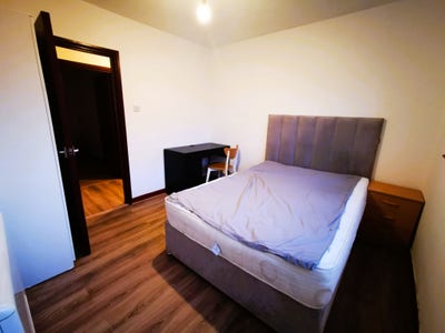 Spacious rooms available for students or professio Main Photo