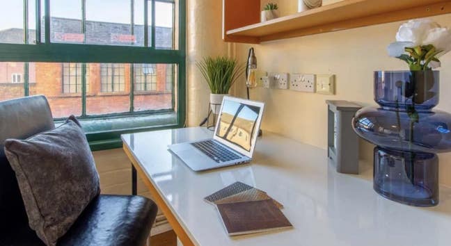 September 2026/27 | Bills Included | Gold Room Main Photo