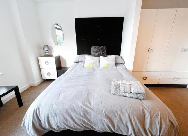 En-suite bedroom in city centre  Main Photo
