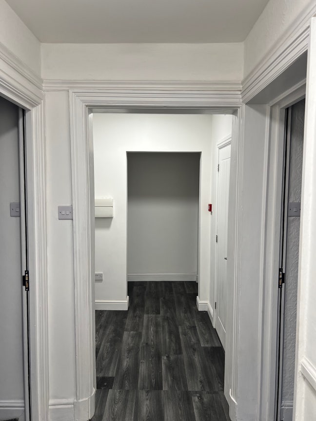 Modern Large Rooms to Rent Main Photo