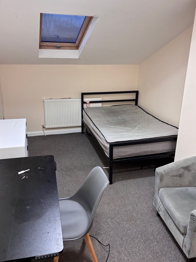 Affordable Room Bill included - Near oxford rd Main Photo