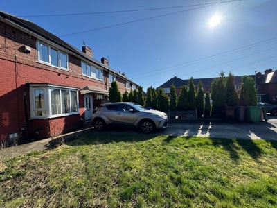 Spacious rooms in posh area Main Photo