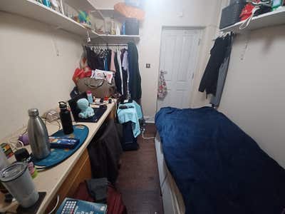 Single bedroom furnished in spacious house!  Main Photo