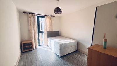 En-suite bedroom in Birmingham city centre (B5) Main Photo