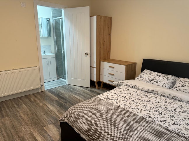 Beautiful 2 double rooms in a clean house Main Photo
