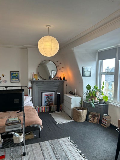 Large Double Room Available in North London Main Photo
