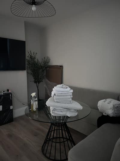 A Short Term Room Available to Rent  Main Photo