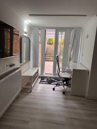 Luxury studio All bill included in C. Kingston.  Main Photo