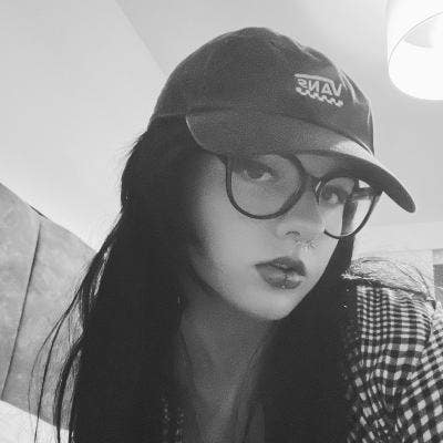 Professional Female seeks a double room Main Photo