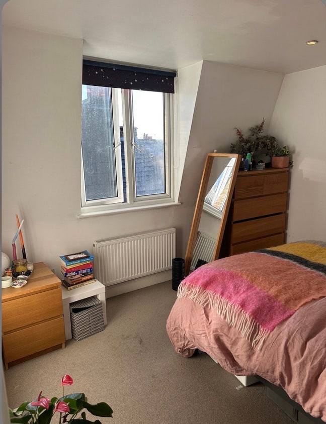 Clapham South Room - 2 mins from station  Main Photo