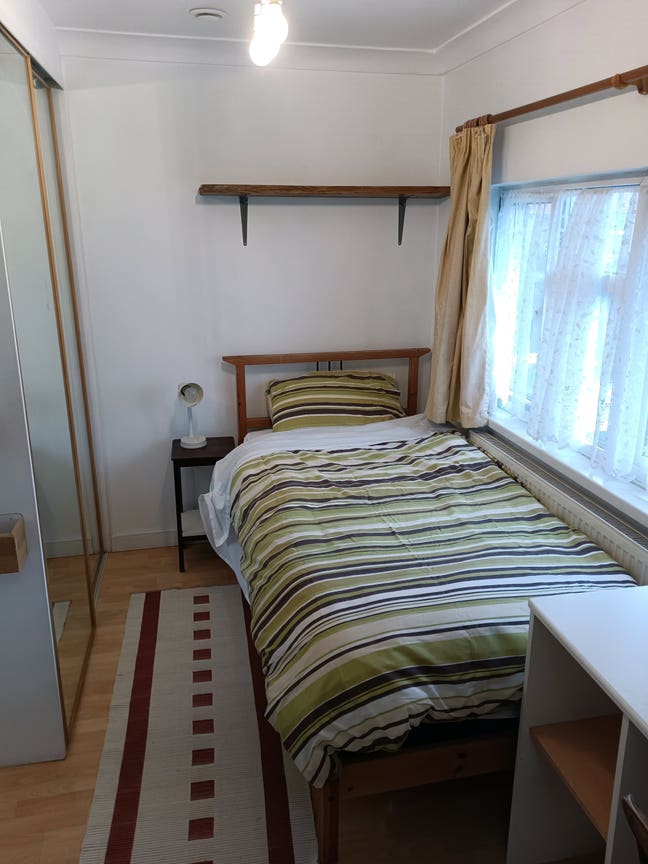 Au-suite Single Room Main Photo