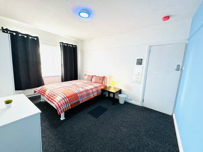 Stunning Double Room in Shared – RM10 🏠 Dagenham Main Photo