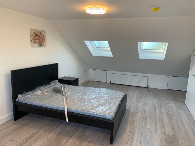 New Decorated Large Room To Rent Main Photo