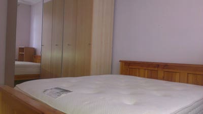 Ensuit shower double room 8 mints  walk wembley pk Main Photo