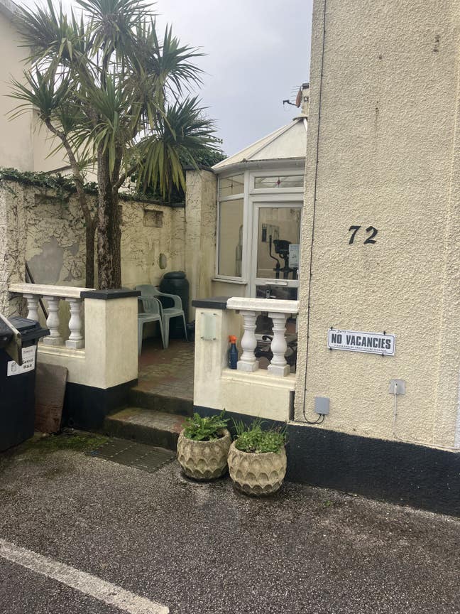 Private Mini Apartment nr Hospital Station Shops Main Photo