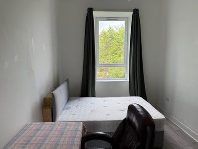 Bedrooms Very Near Ibrox Underground Station Main Photo