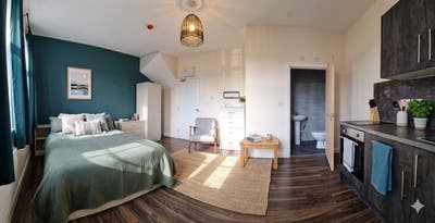 Spacious Self Occupied Studio with Ensuite/kitchen Main Photo