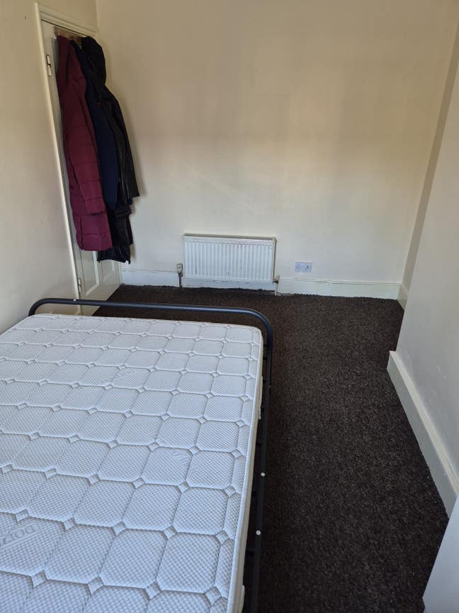 Male single for a double room Main Photo