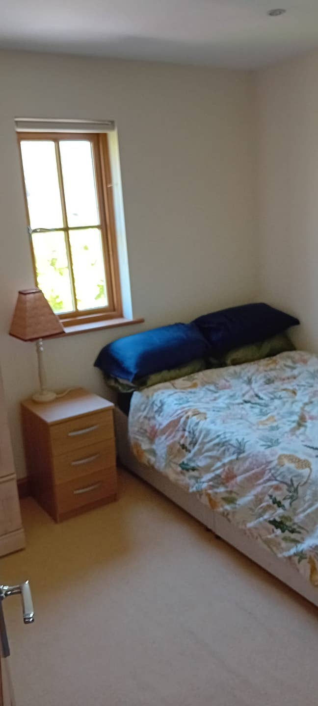 Village Rooms 5 mins from J23 M5 Main Photo