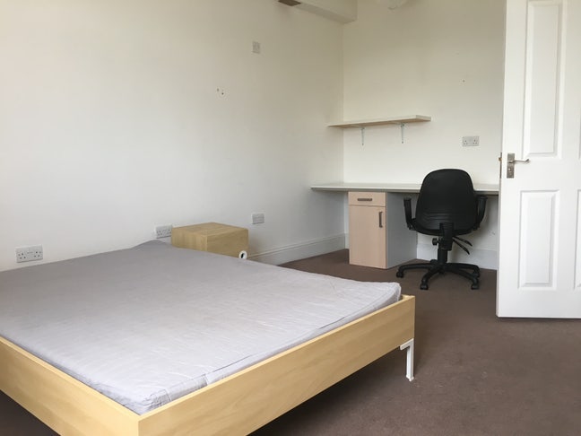 Double Room Prime Location LGI/ Med / Dental Main Photo