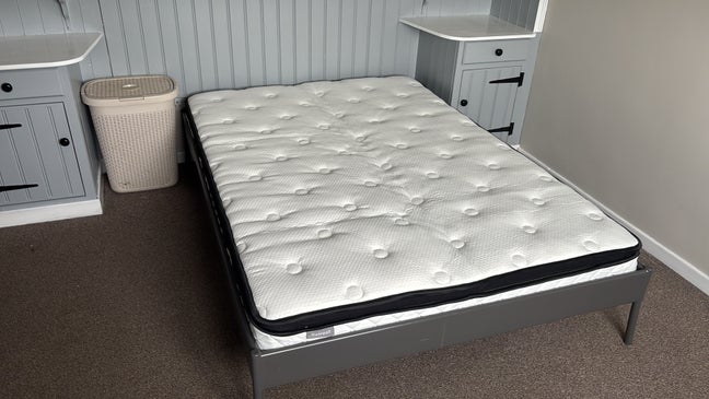 Self contained double room, en-suite & kitchenette Main Photo