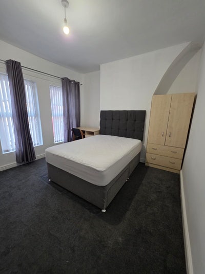 Room in cozy shared house  Main Photo