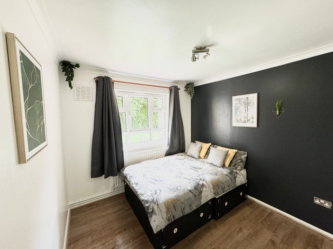 Single & Double Room Available in Putney Main Photo