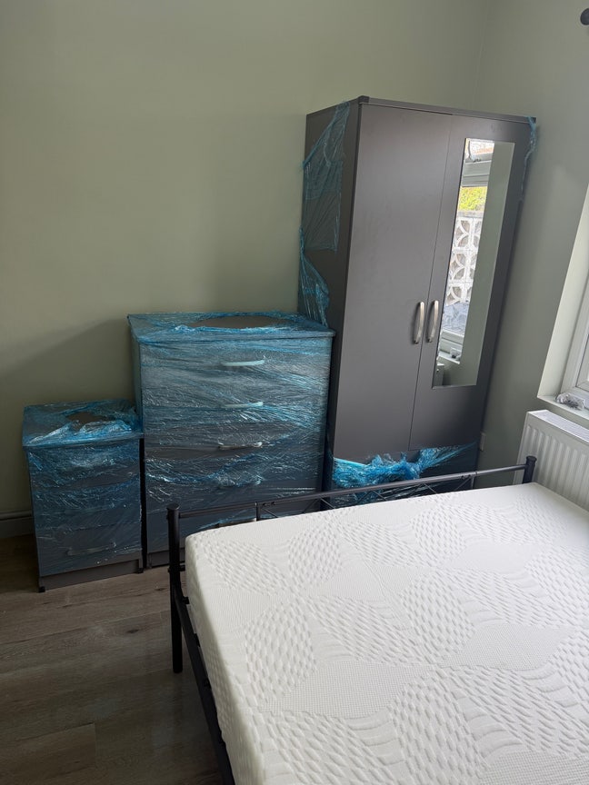 Ensuite double room available in Totterdown area Main Photo