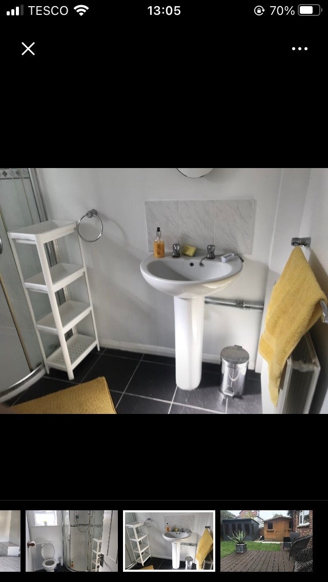 En-suite downstairs bedroom  Main Photo