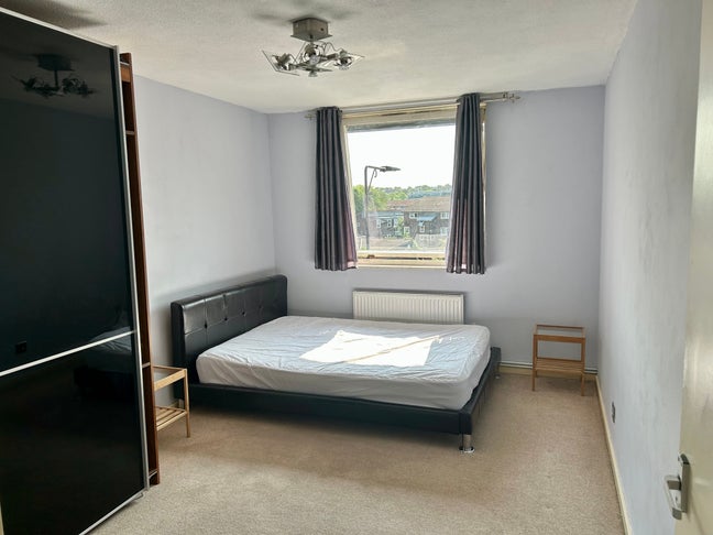Light spacious double room for rent in Brixton Main Photo
