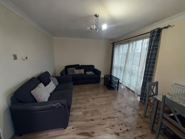 Spacious Two Bedroom Flat Ideal for Professionals  Main Photo