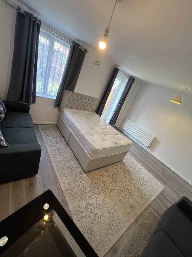 5 Rooms available (Whole House) in Beckton Main Photo