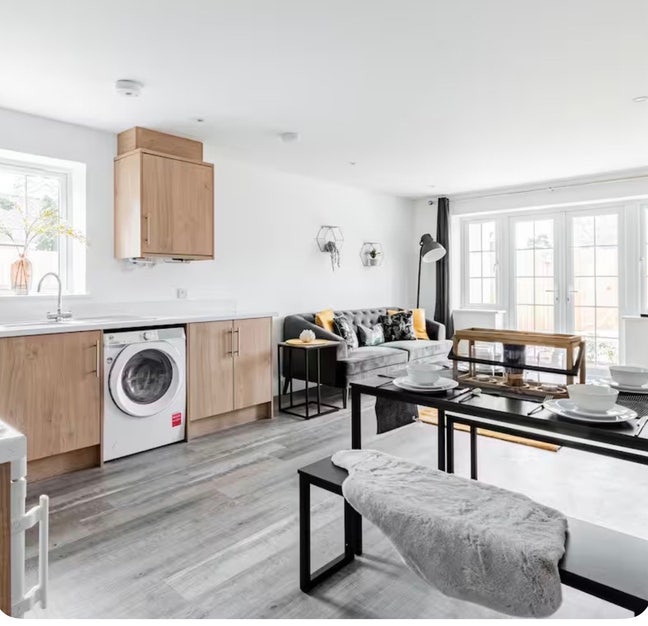 Charming modern 2 bedroom flat Main Photo