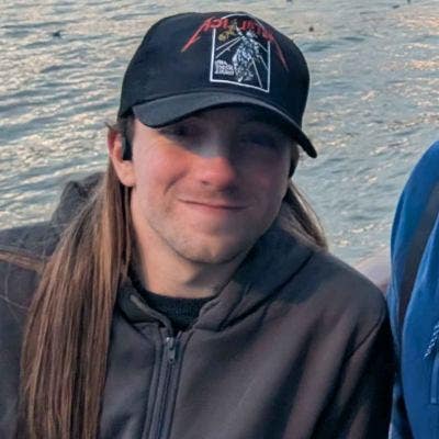 Professional Male seeks a single or double room Main Photo