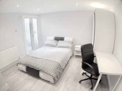 Spacious Room Available in Fulham – Great Location Main Photo